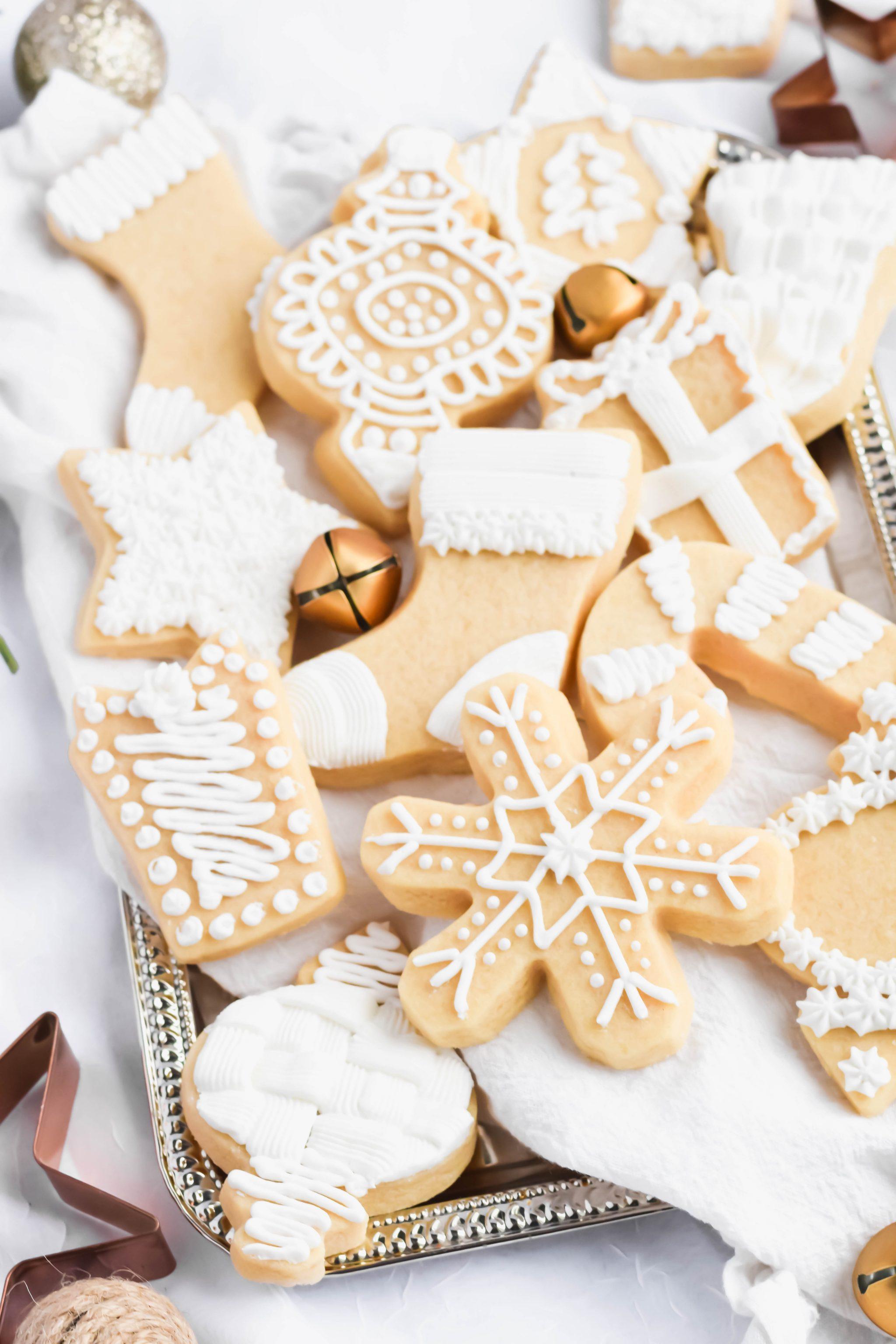 Elegant French tip shortbread cookies, simple Christmas cookie decorating, white-tipped shortbread