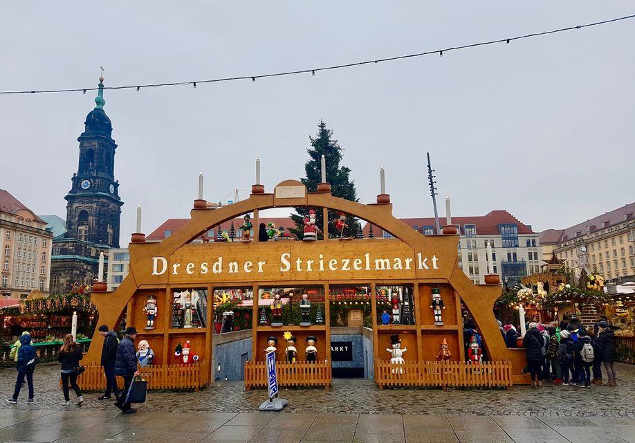 Dresden Striezelmarkt daytime