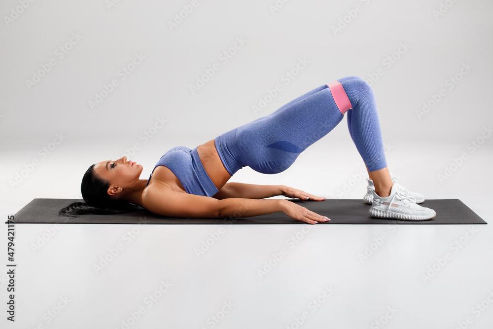 woman doing glute bridge with resistance band