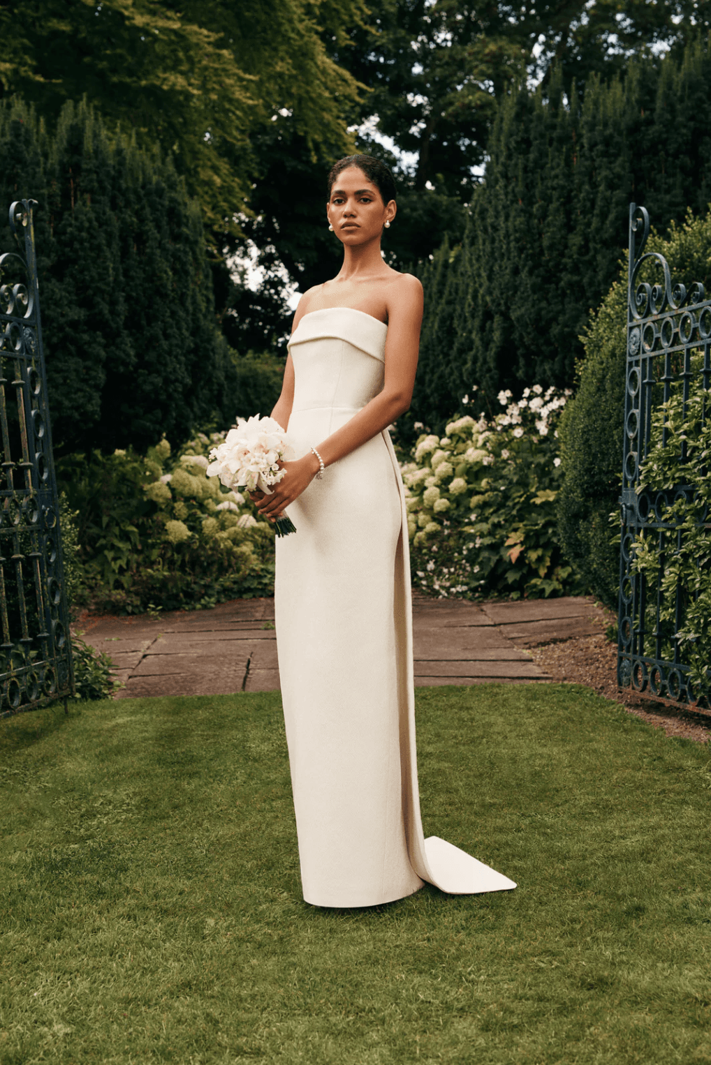 bride in minimalist wedding dress
