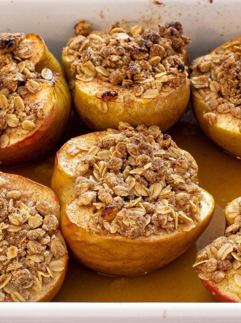 Close-up shot of a perfectly baked apple crisp