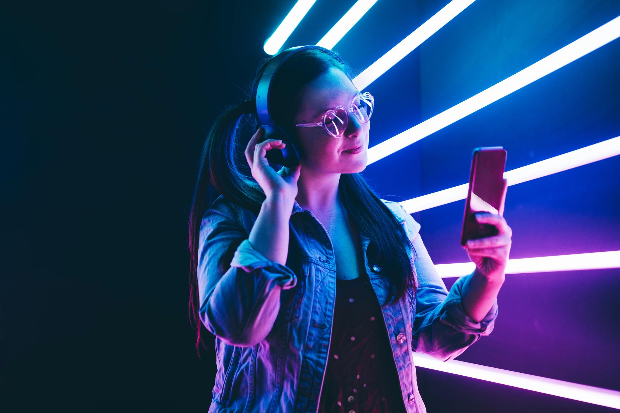 teenager taking a selfie with good lighting