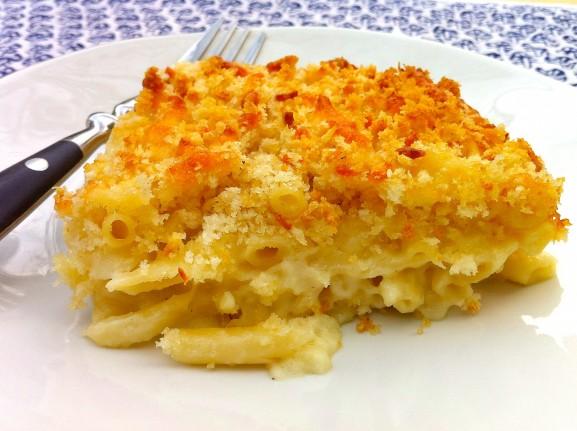 Delicious Mac and Cheese Crust Pot with golden crispy top