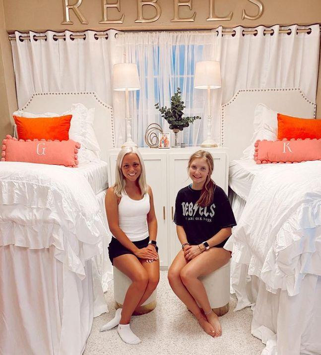hanging dorm room curtains