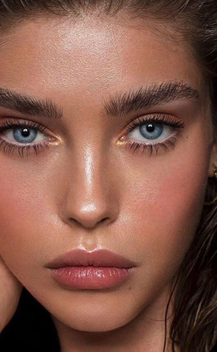 woman with a natural Coachella glow makeup look