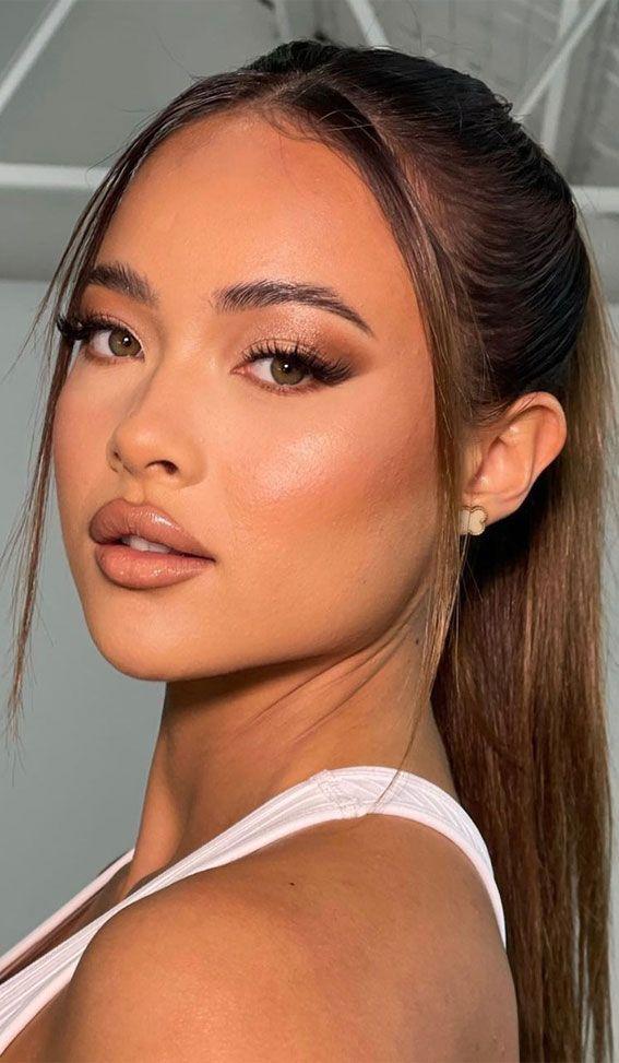 makeup look with bronzed skin and earthy tones