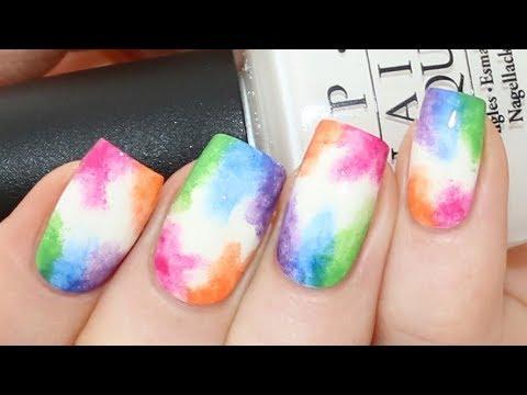 Nail art design using a watercolor effect