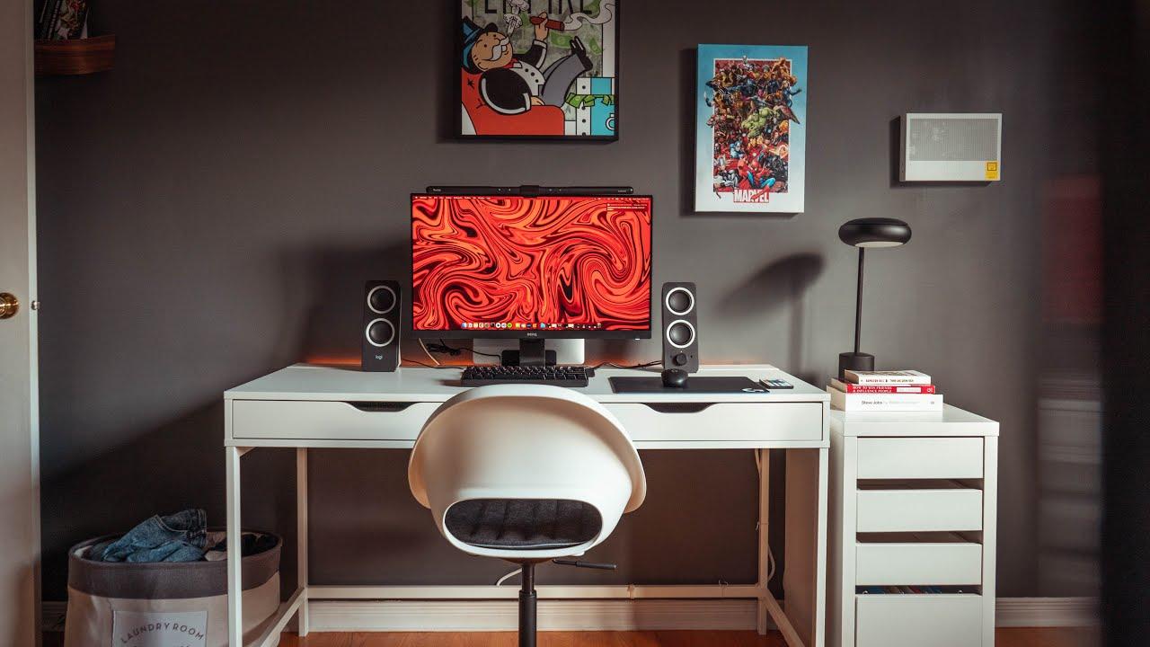 minimalist dorm room desk setup