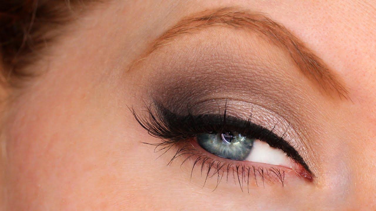 close up of urban decay naked2 basics eyeshadow palette