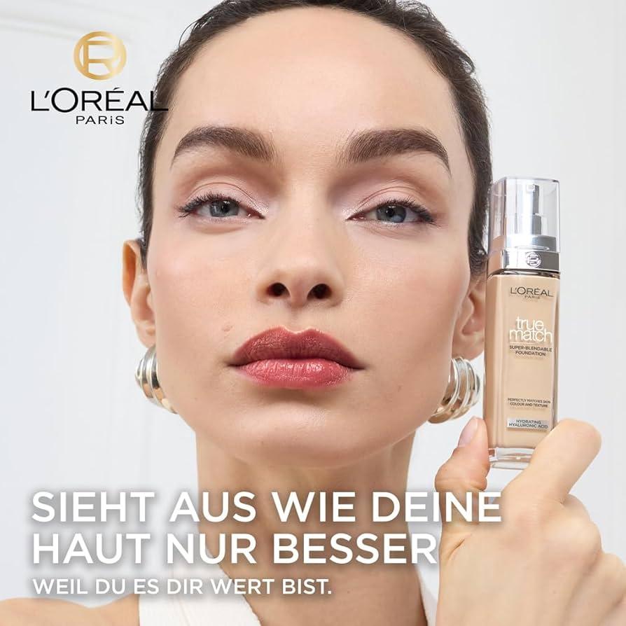 girl applying loreal foundation