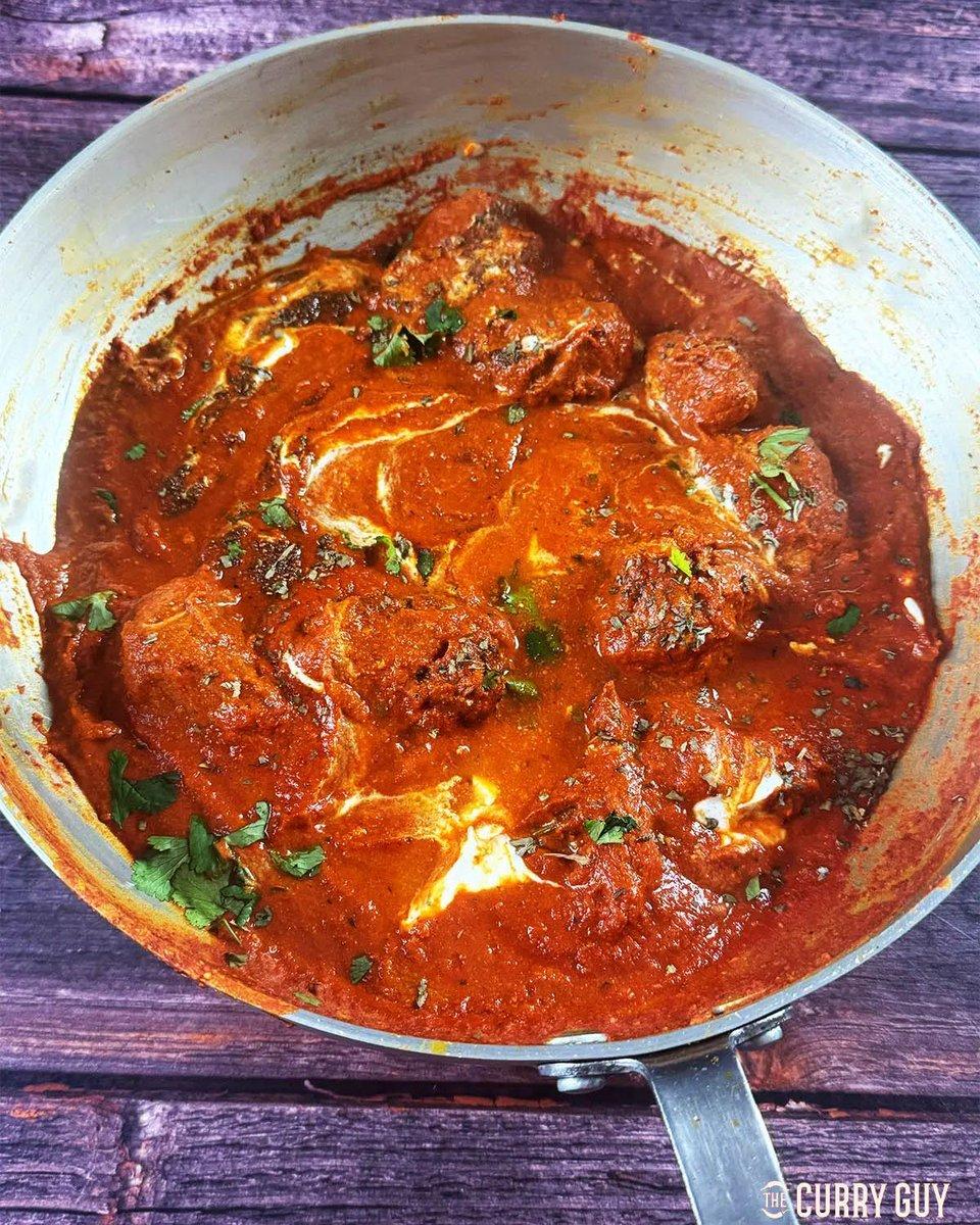 close up of chicken tikka masala being prepared