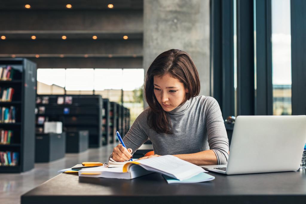 woman studying effectively