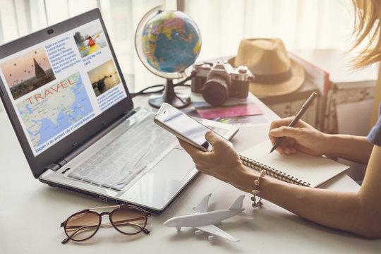 woman planning travel party on a laptop