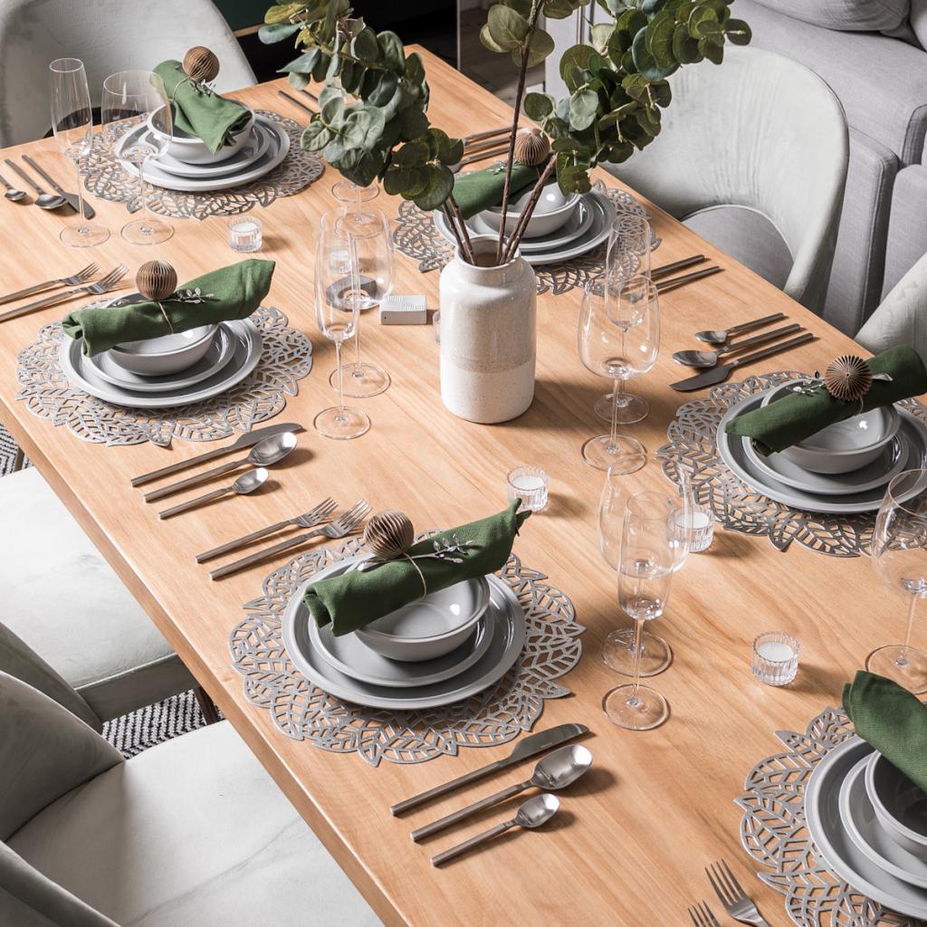 modern minimalist thanksgiving table setting