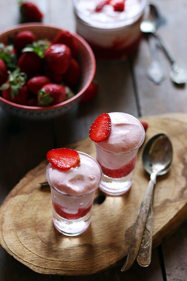 overhead shot of the finished strawberry mousse in glasses