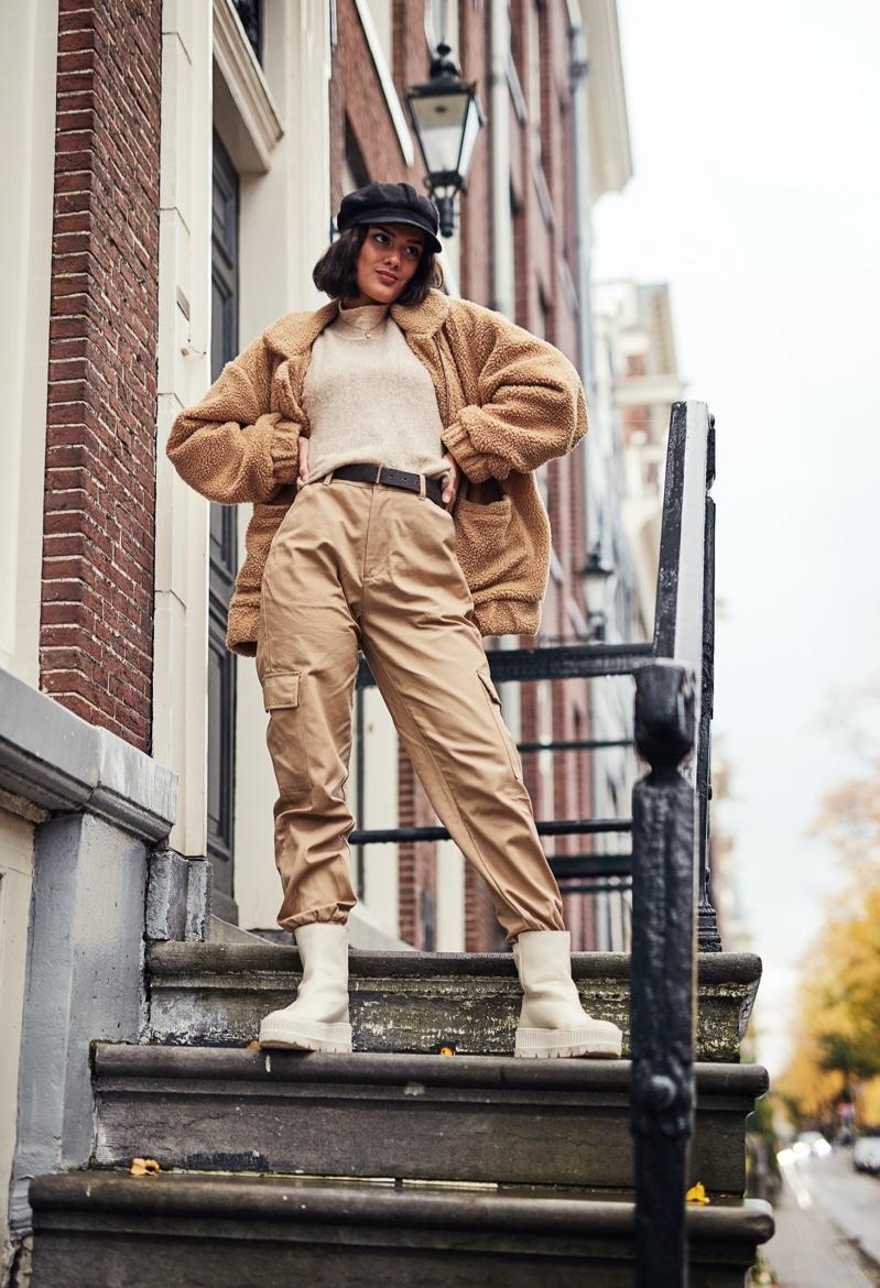 neutral streetwear outfits