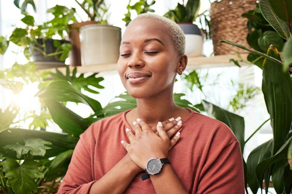 woman practicing gratitude