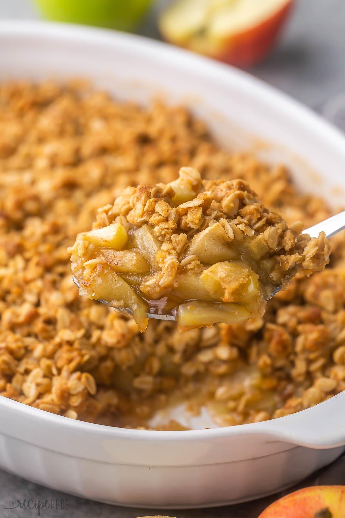 close up of a freshly baked apple crisp