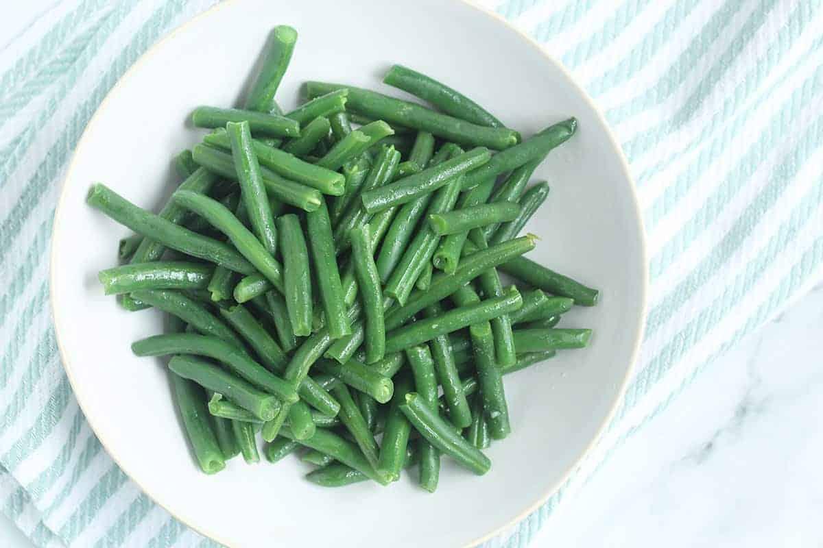 bowl of sad looking boiled green beans