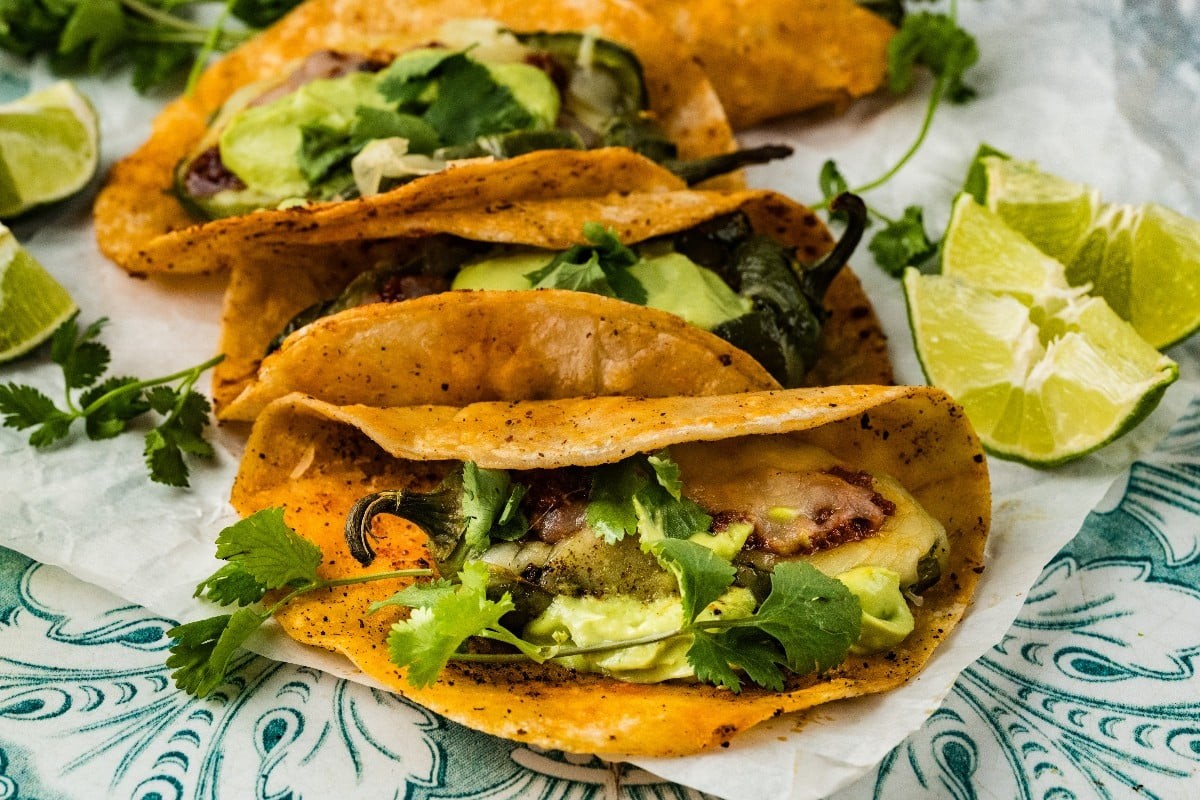 jalapeño popper ground beef tacos with toppings