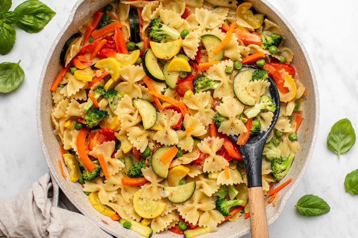 One-pot pasta primavera with colorful fresh vegetables
